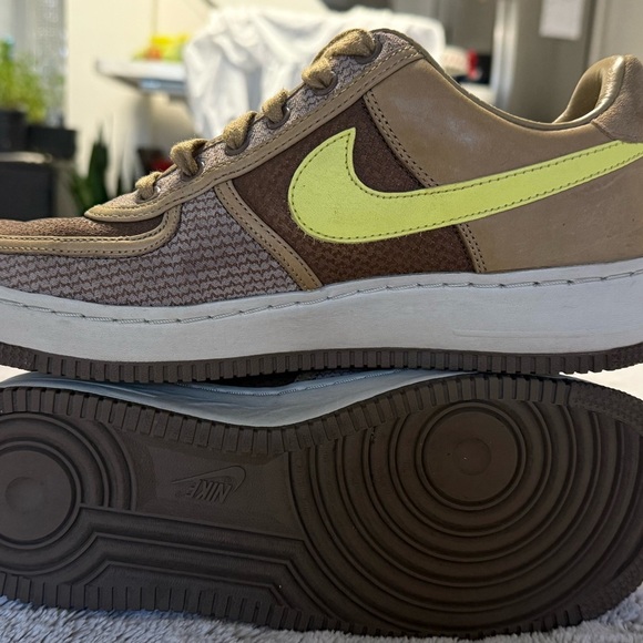 DS Nike x Undefeated 2006 OG Air Force
1 Insideout Priority Canteen 9
AUTHENTIC - Picture 13 of 16